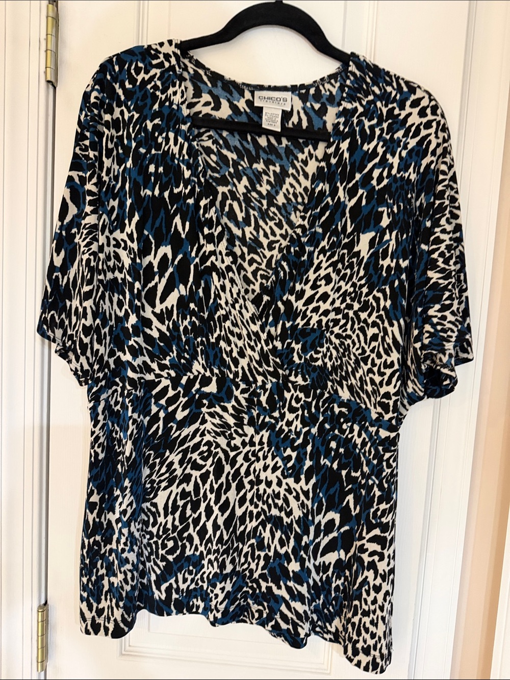 Chico's Travelers Blue Black White Animal-Print Surplice Top, Size 3